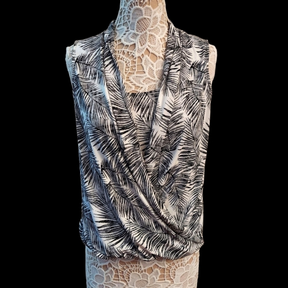 WHITE HOUSE BLACK MARKET Black And White Patterned Sleeveless Top M Office